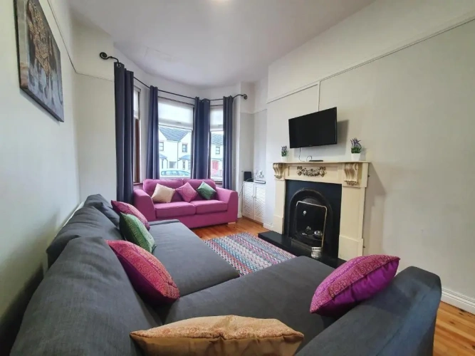 4 Bedrooms Cottage