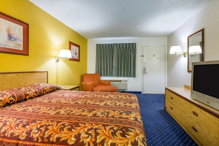 Motel 6-Fresno, CA - Yosemite Hwy