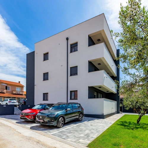3 Bedrooms Classic Apartment with balcony