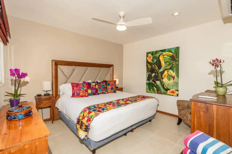 Sleeps 6 Views Beach 1 Block
