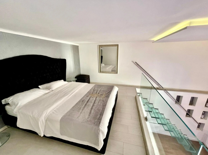 ANDRASSY 6 JACUZZI Suites
