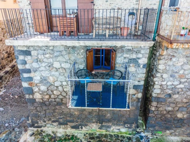 Apartment with balcony and with sea view