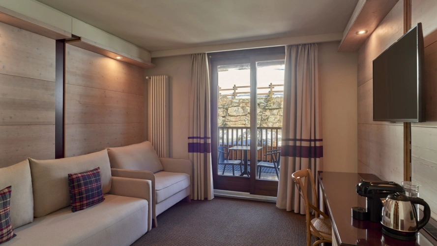 1 Bedroom Double Family Suite with mountain view