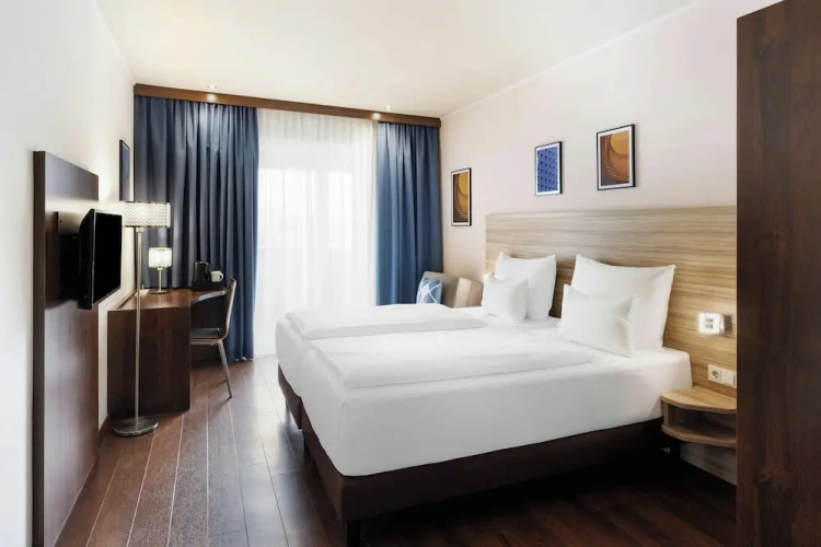 Standard Twin room with balcony and with city view