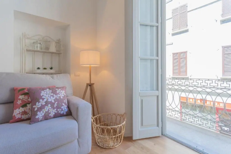Independence Apartment With Balcony by Rent all Como