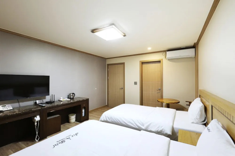 Ace Family Hotel