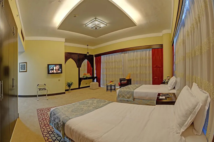 Boutique 7 Hotel & Suites