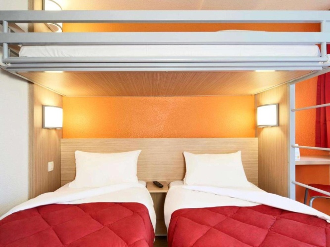 Standard Triple room