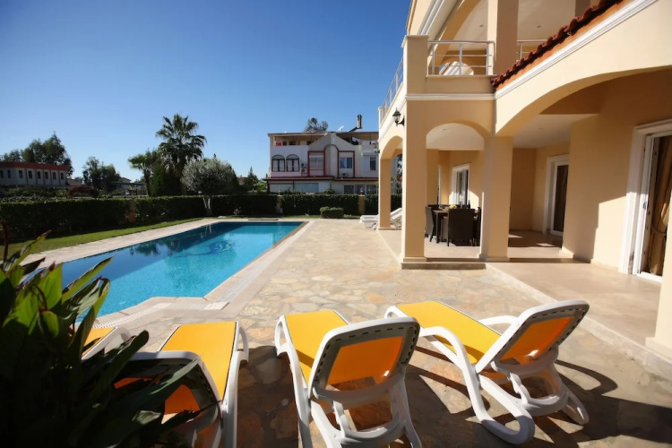 Palm Lane Villa