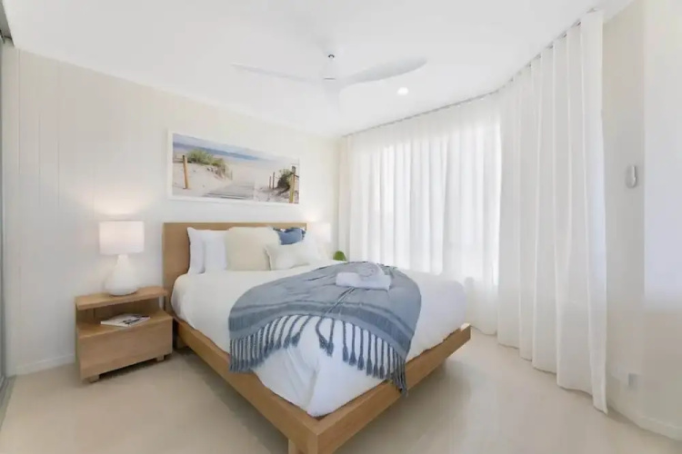 Beachfront Studio With Balcony & Stunning Views