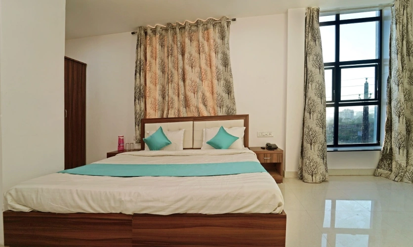 Deluxe Double room with city view