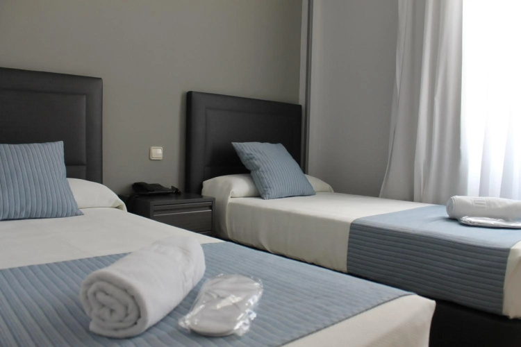 Hotel Barajas Plaza Madrid