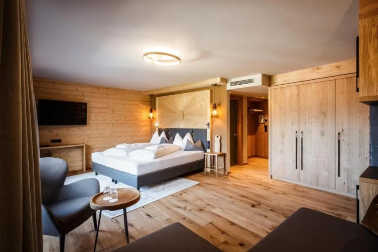 Suite with mountain view