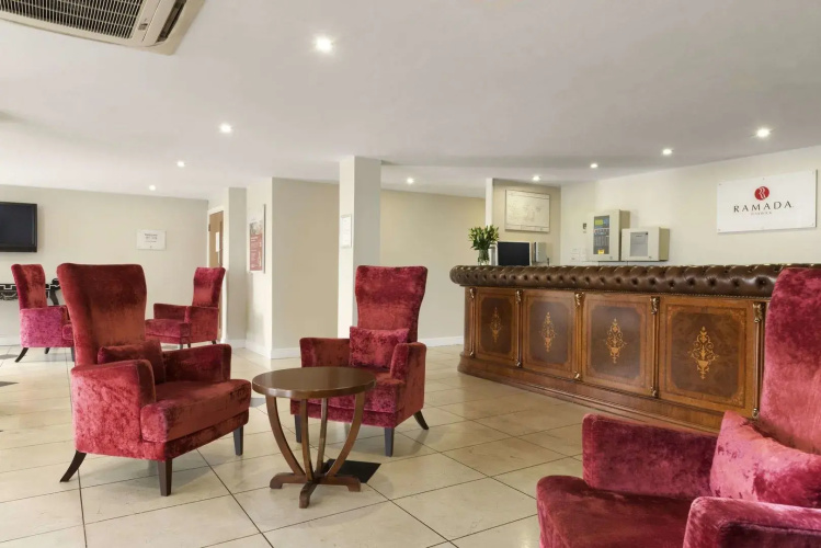 Riverside Hotel
