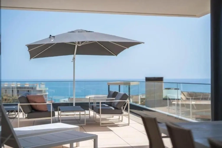 3 Bedrooms Apartment