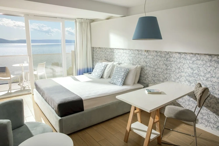 Superior Twin room with balcony and with sea view