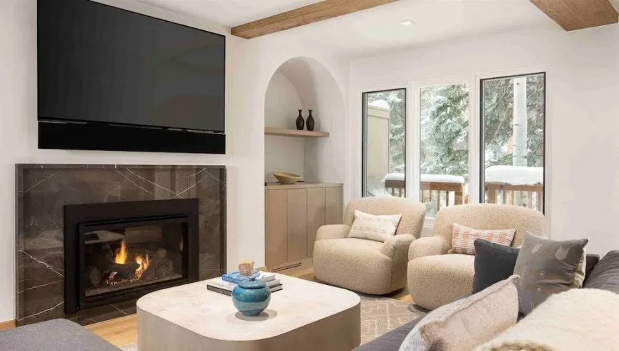Vail Village Luxury 4 Bedroom, Steps to Slopes!