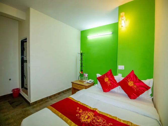 OYO 225 Hotel Fewa Corner