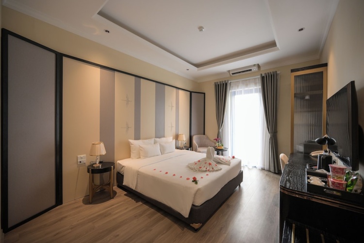 Standard Double room with balcony and with city view