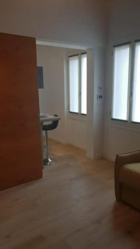 Snc1018 Modern Boutique Apartment