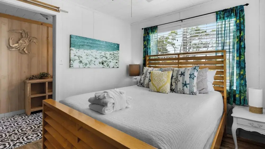 2BR Home, Private Heated Pool, 4 Bikes, Beach Access