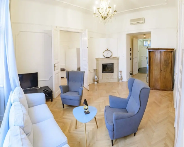 3 Bedrooms Apartment