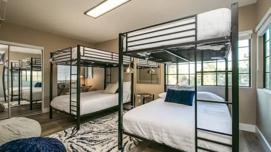 Amazing Remodeled Scottsdale 5 Bdrm W/pool!