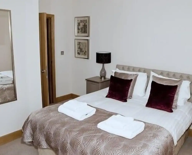 2 Bedrooms Luxury Apartment with park view