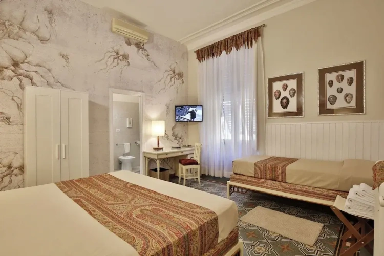 Standard Triple room