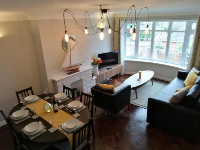 2 Bedrooms Apartment