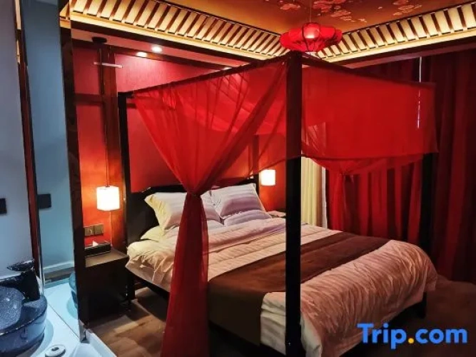 Standard room with street view