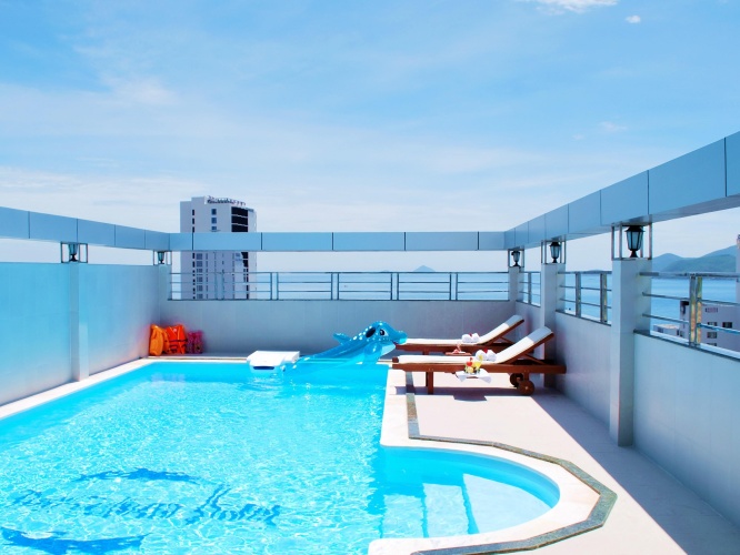 Deluxe room with balcony and with city view