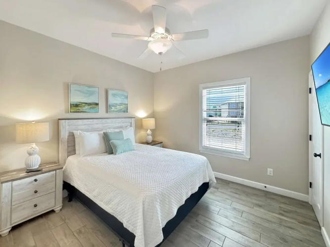 Pass Time - Beachfront for 24