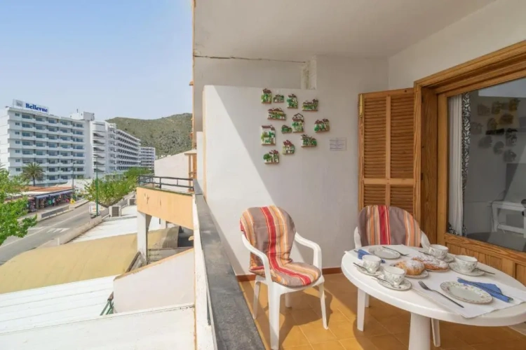 2 Bedrooms Apartment