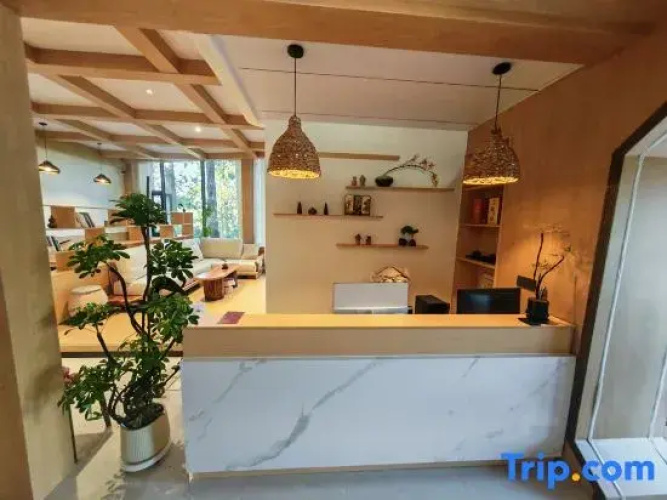 Tengchong Feather Lodge Inn