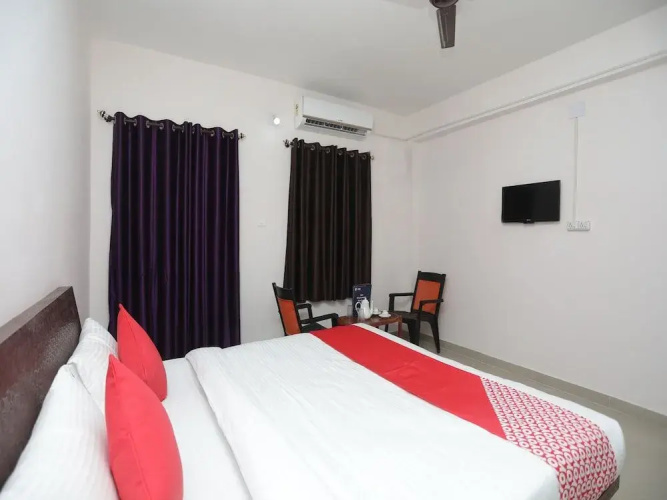 OYO 13527 Usha Residdency
