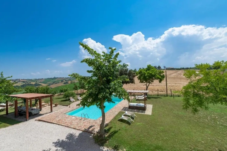 4 Bedrooms Villa