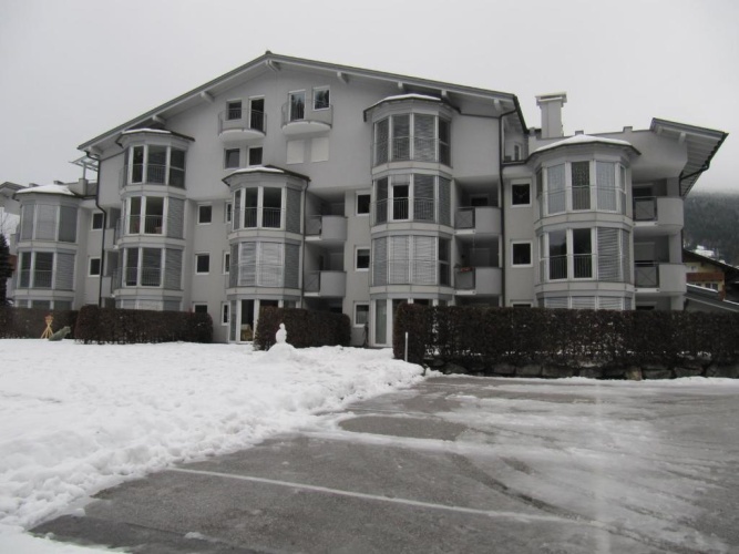 3 Bedrooms Apartment