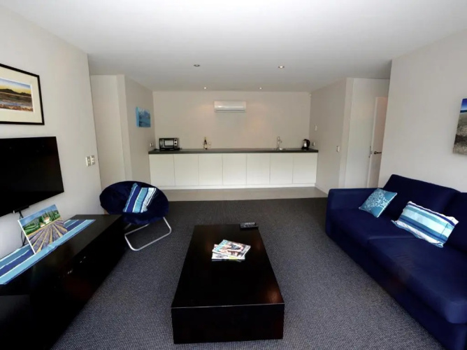 Walnut Retreat - Akaroa Holiday House