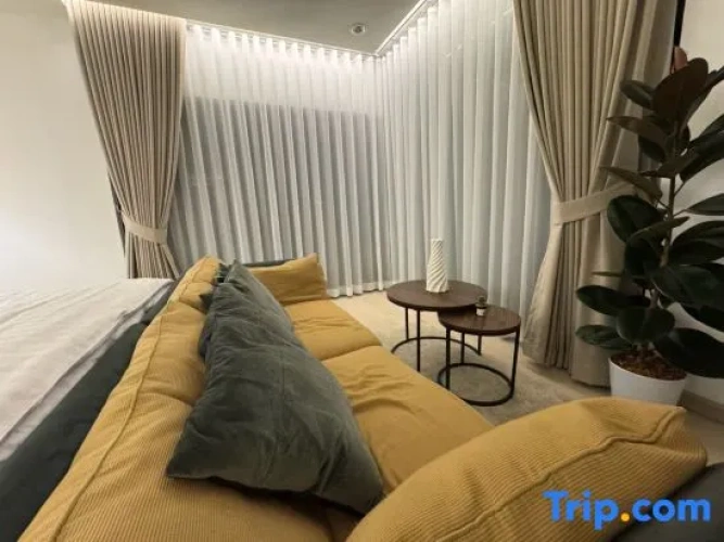 Suite with city view