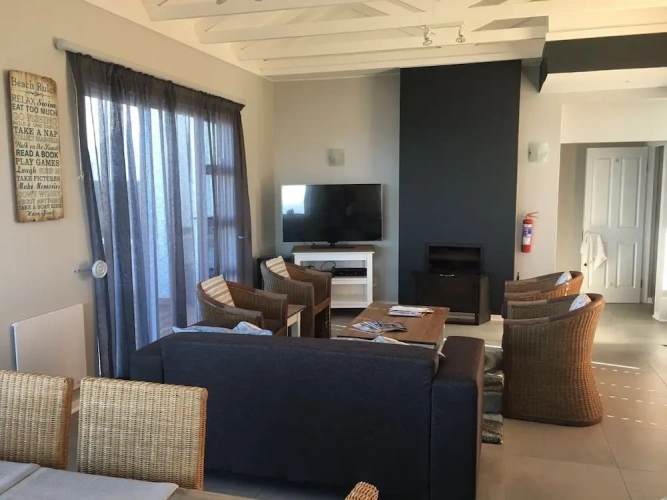 4 Bedrooms Villa