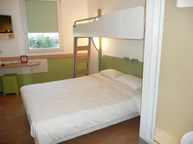 Standard Triple room