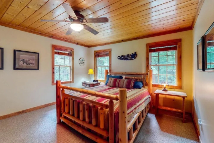 Cowboy Cabin on Stanley Creek