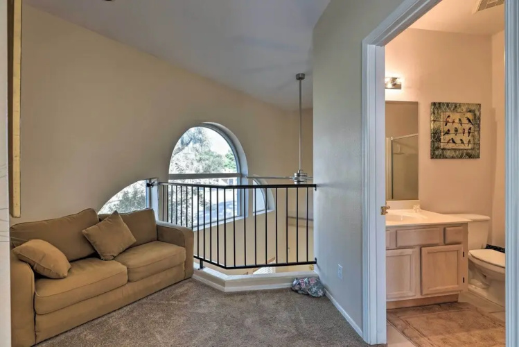 Phoenix Townhome w/ Pool Access, 13 Mi to Old Town
