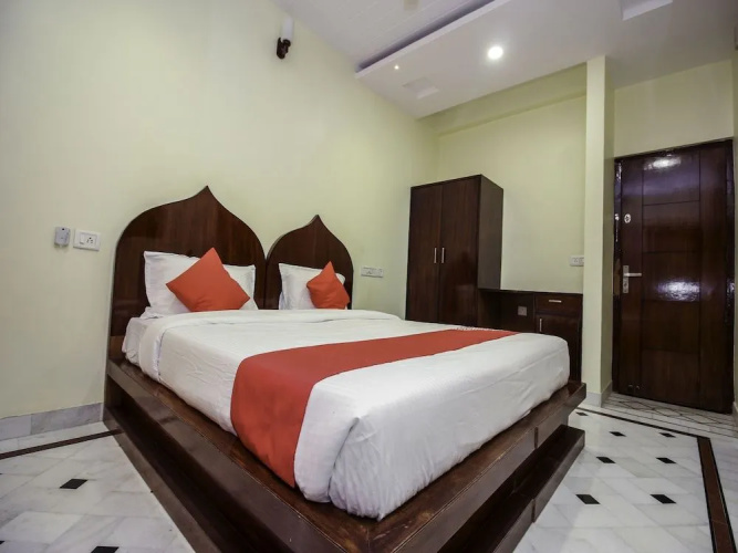 OYO 16854 Hotel Alba Inn