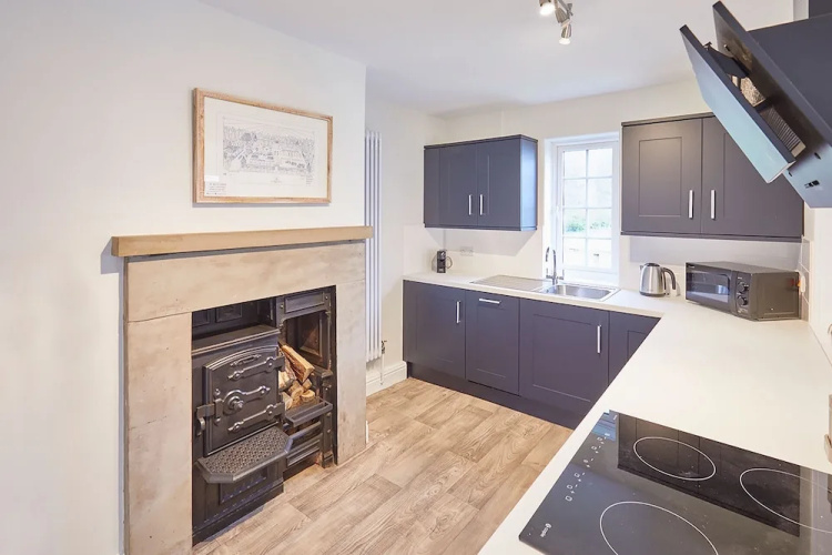 Host Stay Gardeners Cottage