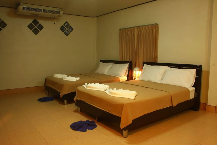 Phumthadarommanee Resort