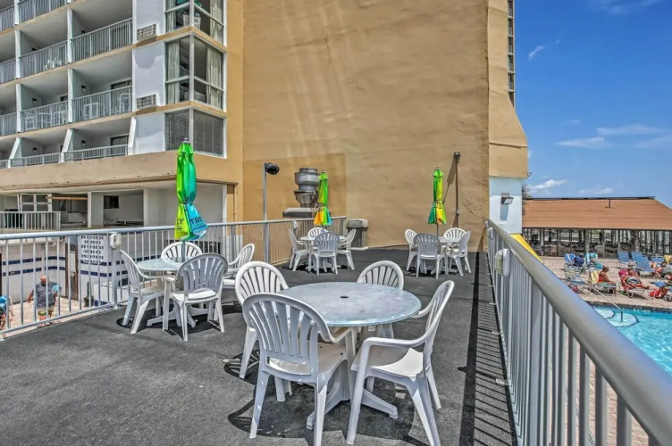 Steps to Shore: Beachfront Studio w/ Pool Access!