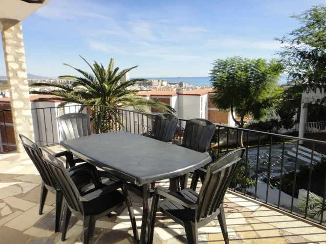 2 Bedrooms Apartment with sea view