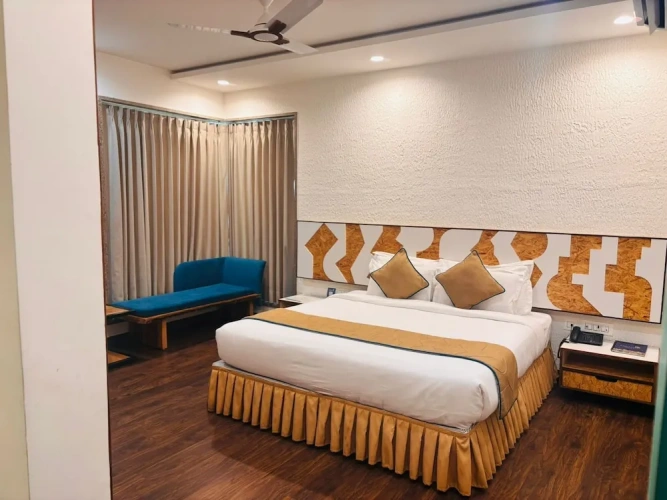Standard room with balcony and with pool view